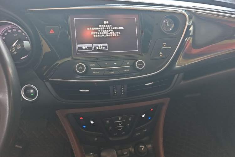 Used Buick Envision 2019 28T 4x4 Elite Version China V Standard Audio And AC Panel
