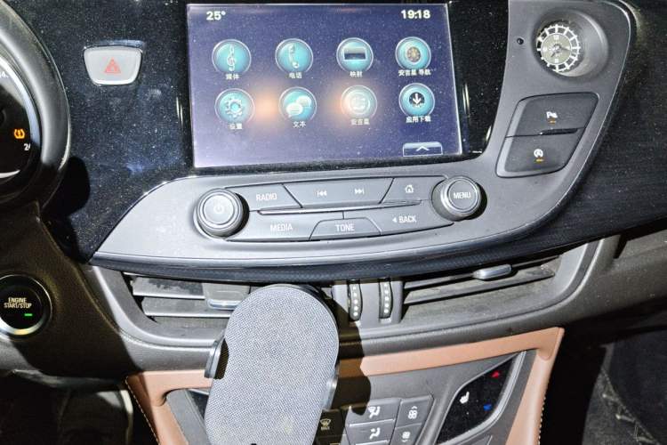 Used Buick Envision 2019 28T 4x4 Elite Version China V Standard Audio And AC Panel