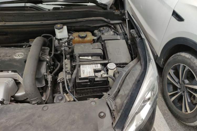 Used Buick Envision 2019 28T 4x4 Elite Version China V Standard Engine Bay Left