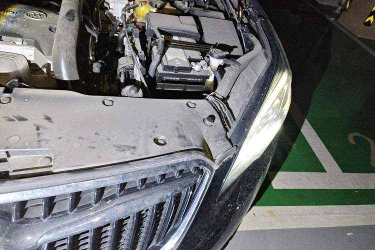 Used Buick Envision 2019 28T 4x4 Elite Version China V Standard Engine Bay Left