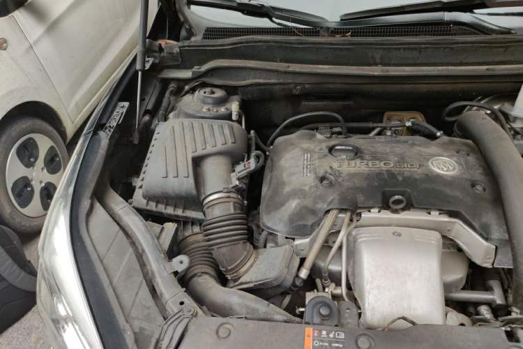 Used Buick Envision 2019 28T 4x4 Elite Version China V Standard Engine Bay Right