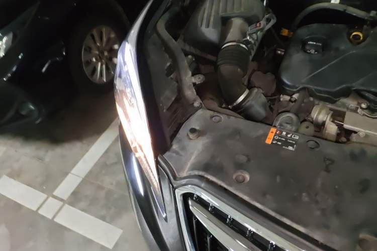 Used Buick Envision 2019 20T Two-Wheel Drive Elite Version China VI Standard Engine Bay Right