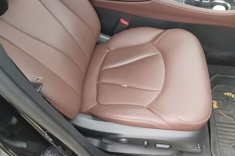 Used Buick Envision 2019 20T Two-Wheel Drive Luxury Version China VI Standard Right Front Seat