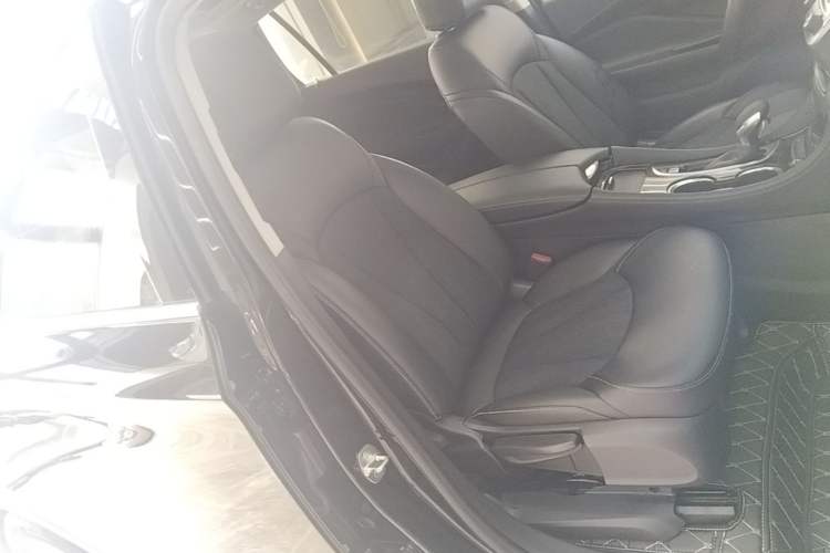 Used Buick Envision 2019 20T Two-Wheel Drive Leading Model China VI Standard Right Front Seat