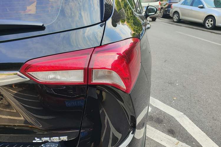 Used Buick Envision 2019 20T Two-Wheel Drive Luxury Version China V Standard Right Rear Taillight