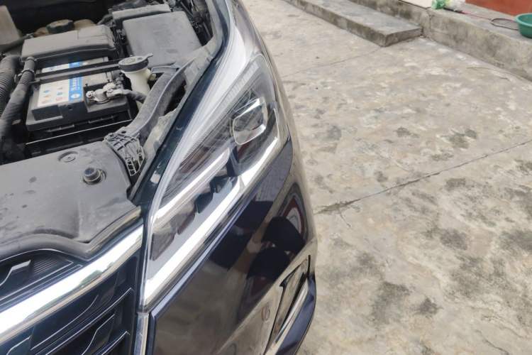 Used Buick Envision 2019 20T Two-Wheel Drive Luxury Version China VI Standard Engine Bay Left