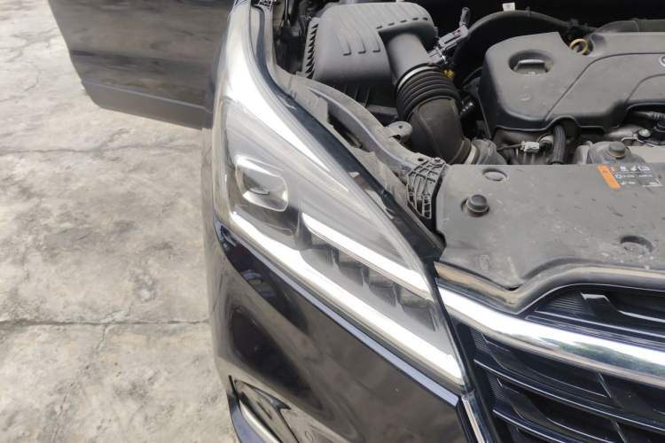 Used Buick Envision 2019 20T Two-Wheel Drive Luxury Version China VI Standard Engine Bay Right