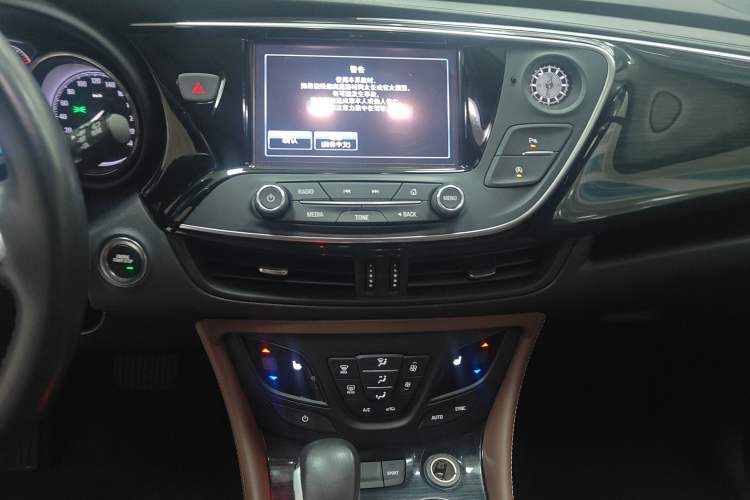 Used Buick Envision 2019 28T Four-Wheel Drive Elite Version China VI Standard Audio And AC Panel