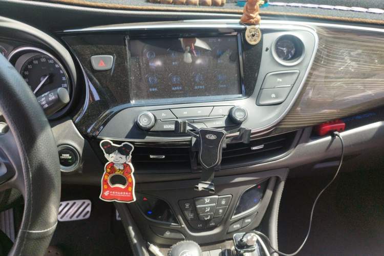 Used Buick Envision 2019 20T Two-Wheel Drive Leading Model China VI Standard Audio And AC Panel