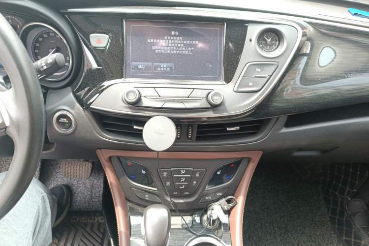 Used Buick Envision 2019 28T 4x4 Elite Version China V Standard Audio And AC Panel