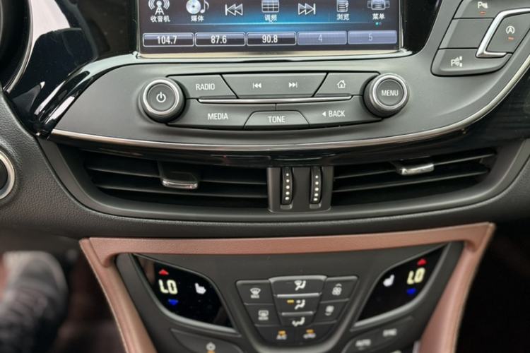 Used Buick Envision 2019 20T Two-Wheel Drive Luxury Version China VI Standard Audio And AC Panel