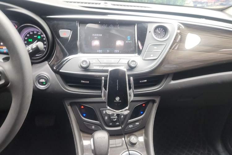 Used Buick Envision 2019 20T Two-Wheel Drive Leading Version China V Standard Audio And AC Panel