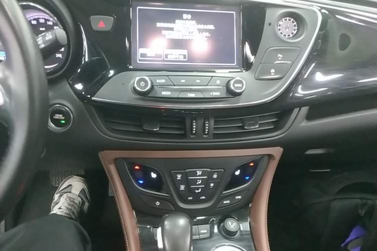 Used Buick Envision 2019 28T Four-Wheel Drive Elite Version China VI Standard Audio And AC Panel