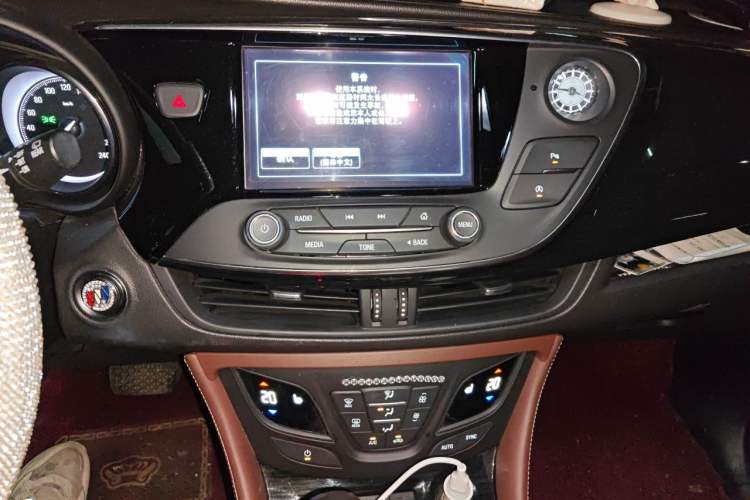 Used Buick Envision 2019 28T 4x4 Elite Version China V Standard Audio And AC Panel