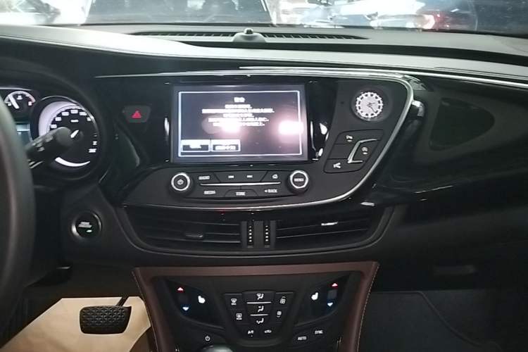 Used Buick Envision 2019 20T Two-Wheel Drive Luxury Version China VI Standard Audio And AC Panel