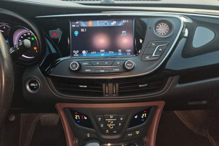 Used Buick Envision 2019 20T Two-Wheel Drive Luxury Version China VI Standard Audio And AC Panel