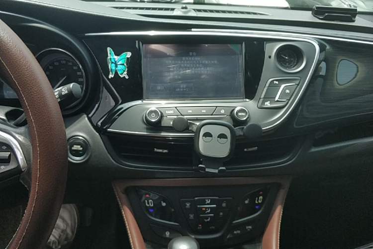 Used Buick Envision 2019 20T Two-Wheel Drive Luxury Version China VI Standard Audio And AC Panel