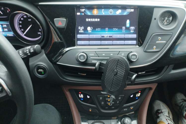 Used Buick Envision 2019 28T 4x4 Elite Version China V Standard Audio And AC Panel