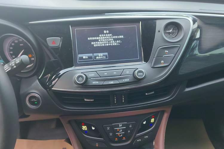 Used Buick Envision 2019 28T 4x4 Elite Version China V Standard Audio And AC Panel