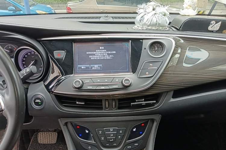Used Buick Envision 2019 20T Two-Wheel Drive Elite Version China VI Standard Audio And AC Panel