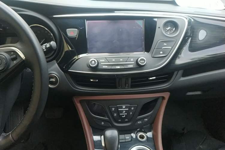 Used Buick Envision 2019 28T 4x4 Elite Version China V Standard Audio And AC Panel