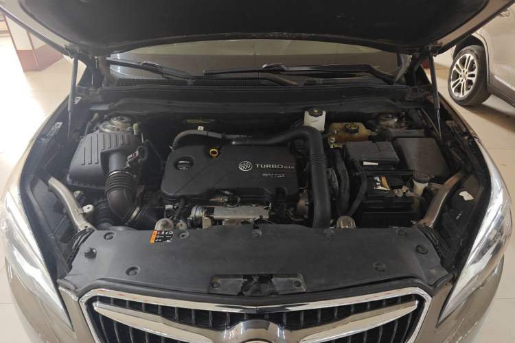 Used Buick Envision 2019 20T Two-Wheel Drive Elite Version China VI Standard Engine Bay