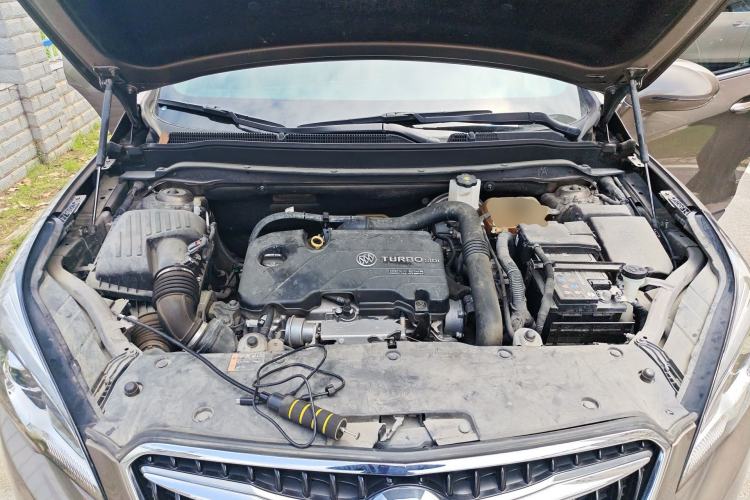 Used Buick Envision 2019 20T Two-Wheel Drive Luxury Version China V Standard Engine Bay