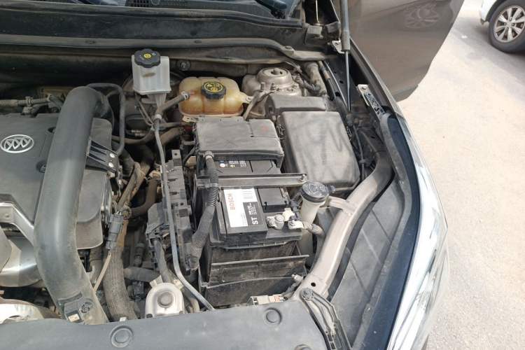 Used Buick Envision 2019 28T 4x4 Elite Version China V Standard Engine Bay Left