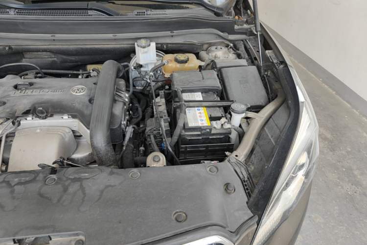 Used Buick Envision 2019 28T 4x4 Elite Version China V Standard Engine Bay Left