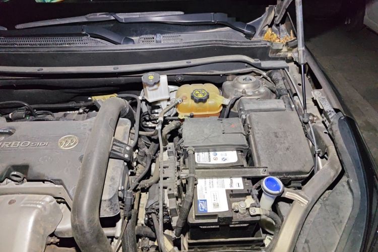 Used Buick Envision 2019 28T 4x4 Elite Version China V Standard Engine Bay Left