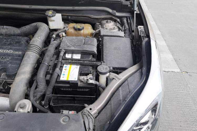 Used Buick Envision 2019 20T Two-Wheel Drive Luxury Version China V Standard Engine Bay Left