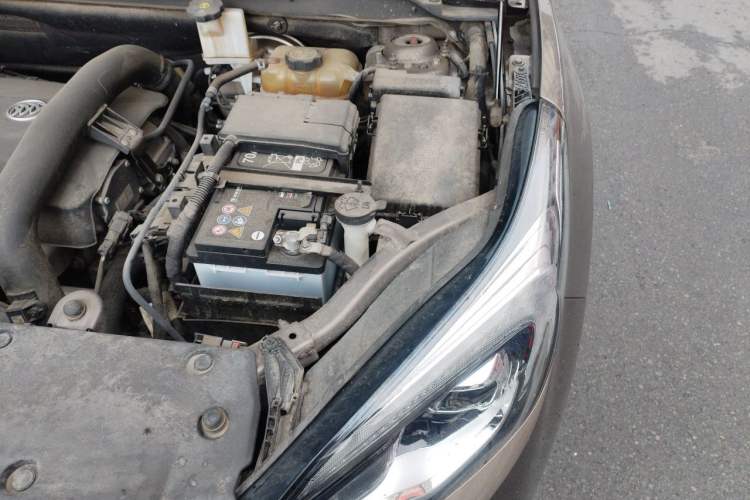 Used Buick Envision 2019 28T 4x4 Elite Version China V Standard Engine Bay Left