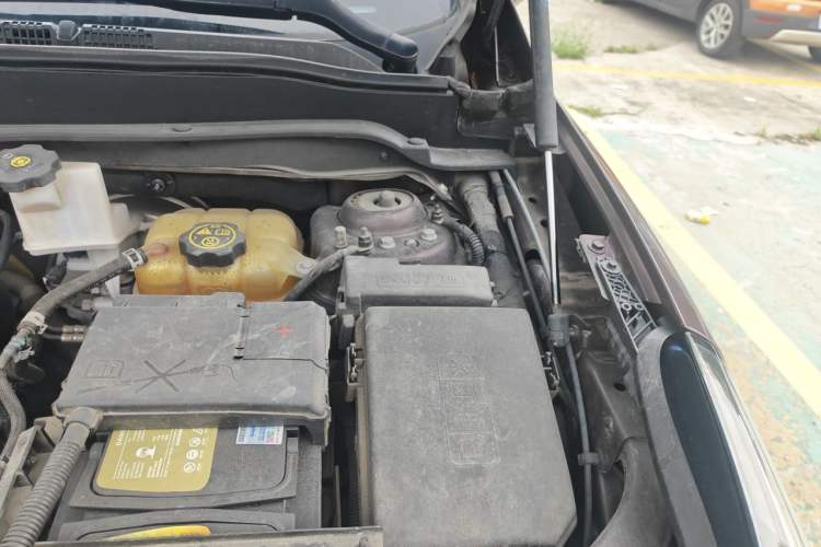 Used Buick Envision 2019 28T Four-Wheel Drive Elite Version China VI Standard Engine Bay Left