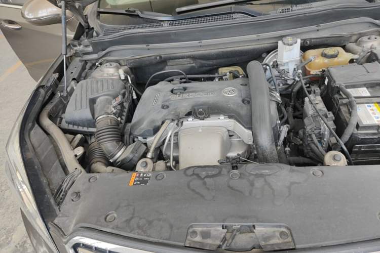 Used Buick Envision 2019 28T 4x4 Elite Version China V Standard Engine Bay Right