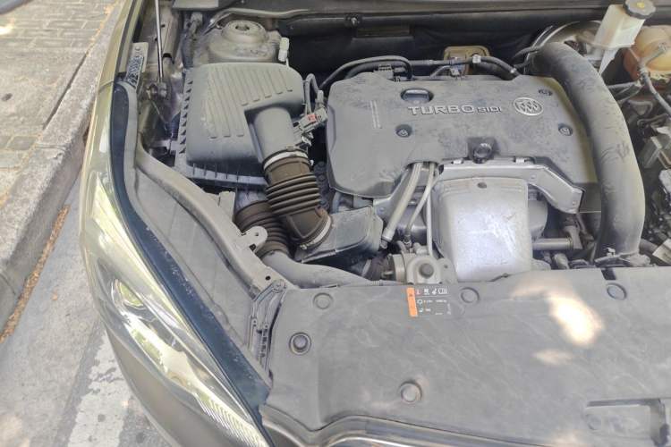 Used Buick Envision 2019 28T 4x4 Luxury Model China VI Standard Engine Bay Right