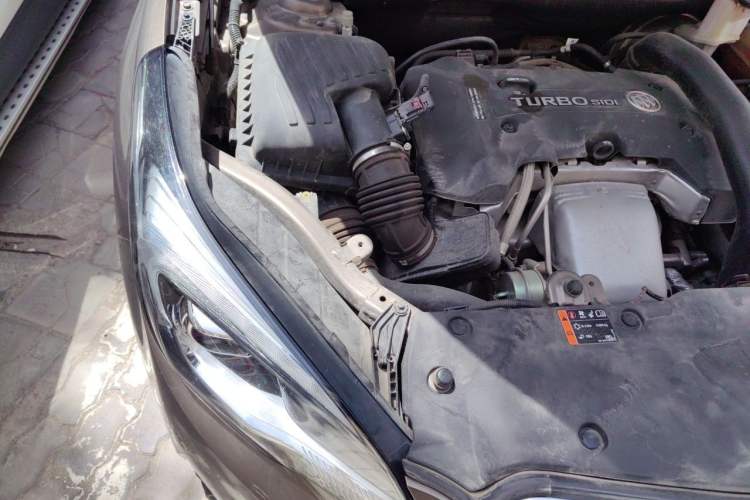 Used Buick Envision 2019 28T 4x4 Luxury Model China VI Standard Engine Bay Right