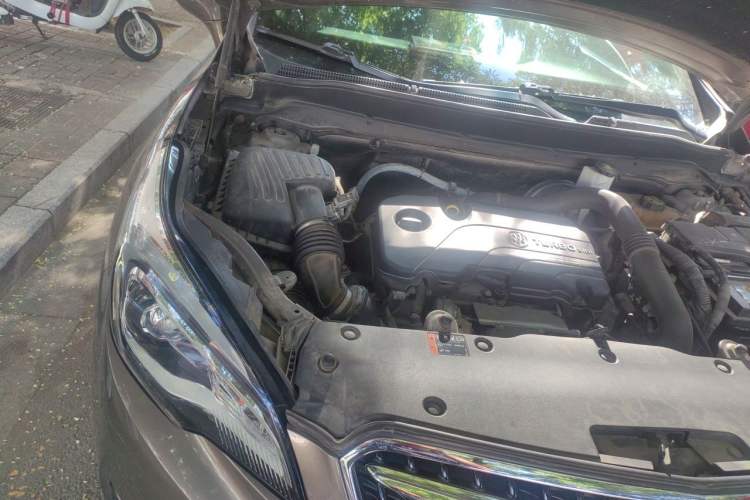 Used Buick Envision 2019 20T Two-Wheel Drive Leading Model China VI Standard Engine Bay Right