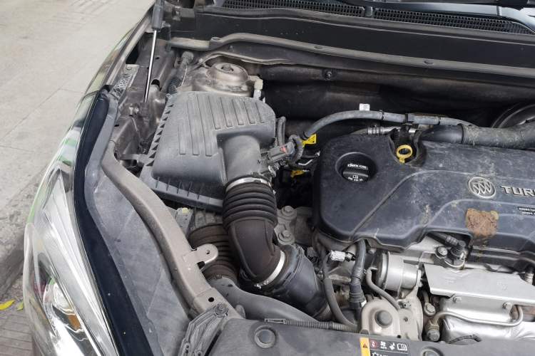 Used Buick Envision 2019 20T Two-Wheel Drive Luxury Version China V Standard Engine Bay Right