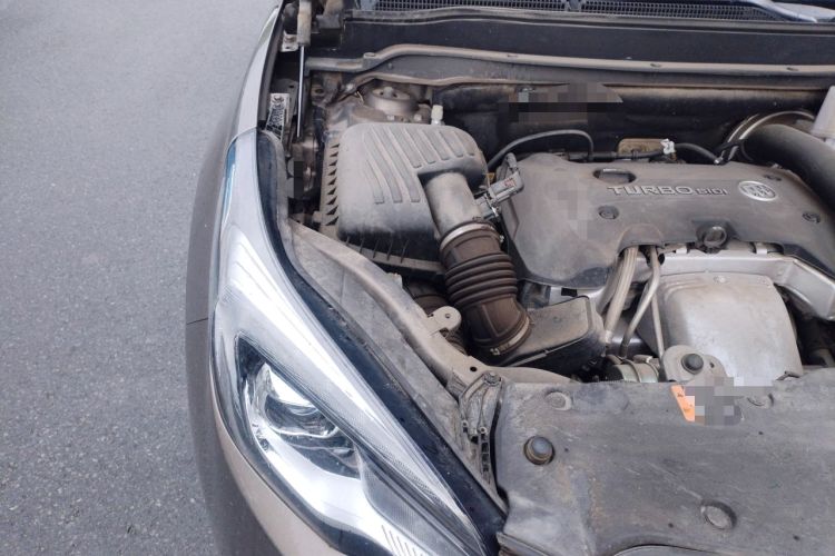 Used Buick Envision 2019 28T 4x4 Elite Version China V Standard Engine Bay Right