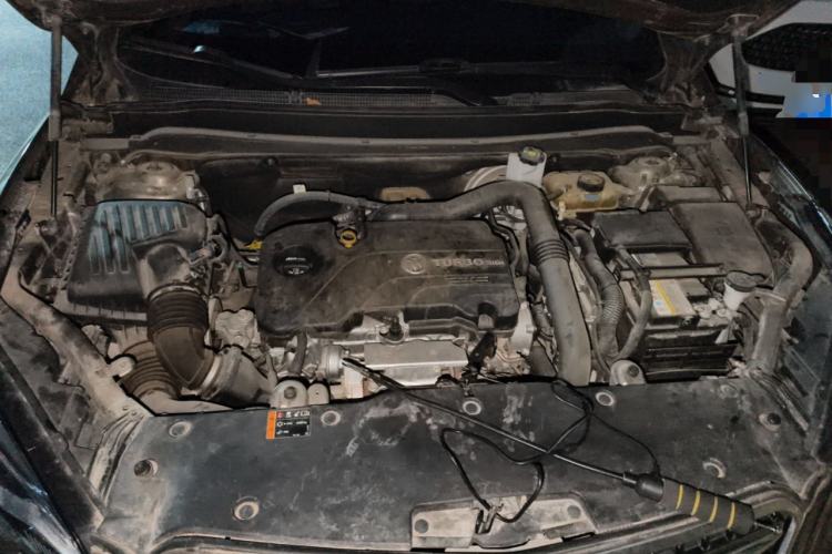 Used Buick Envision 2019 20T Two-Wheel Drive Leading Model China VI Standard Engine Bay