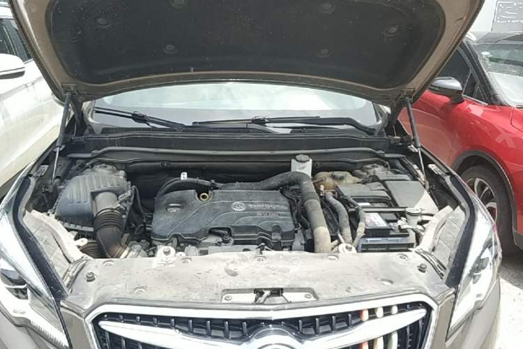Used Buick Envision 2019 20T Two-Wheel Drive Luxury Version China VI Standard Engine Bay