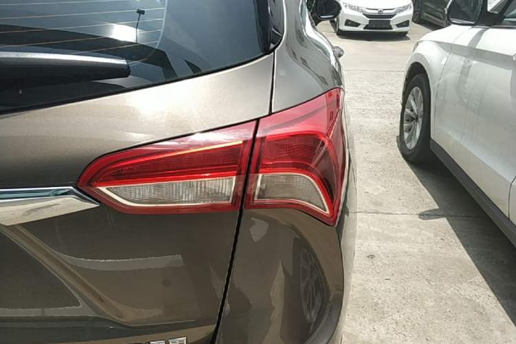 Used Buick Envision 2019 20T Two-Wheel Drive Luxury Version China VI Standard Exterior 3
