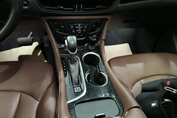 Used Buick Envision 2019 20T Two-Wheel Drive Luxury Version China VI Standard Gear Lever