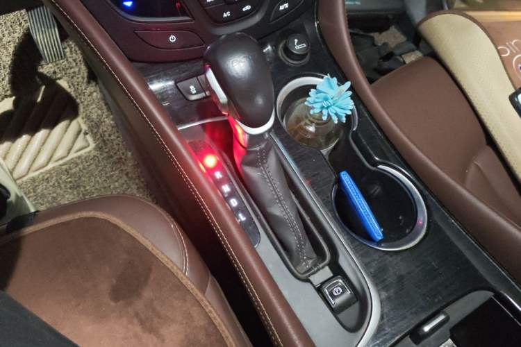 Used Buick Envision 2019 20T Two-Wheel Drive Luxury Version China VI Standard Gear Lever