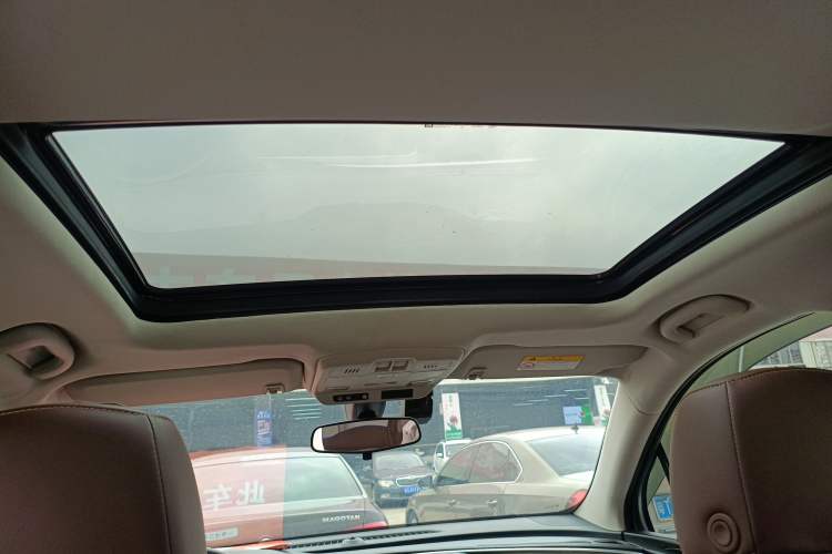Used Buick Envision 2019 20T Two-Wheel Drive Luxury Version China VI Standard Headliner