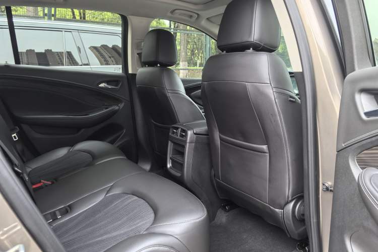 Used Buick Envision 2019 20T Two-Wheel Drive Leading Version China V Standard Interior 4