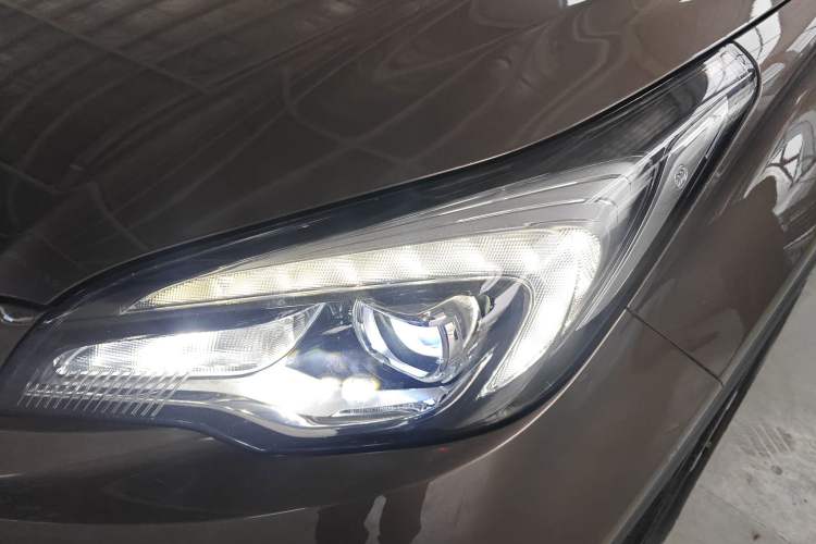 Used Buick Envision 2019 20T Two-Wheel Drive Luxury Version China VI Standard Left Front Headlight