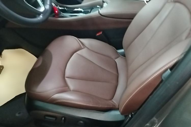 Used Buick Envision 2019 20T Two-Wheel Drive Luxury Version China VI Standard Left Front Seat