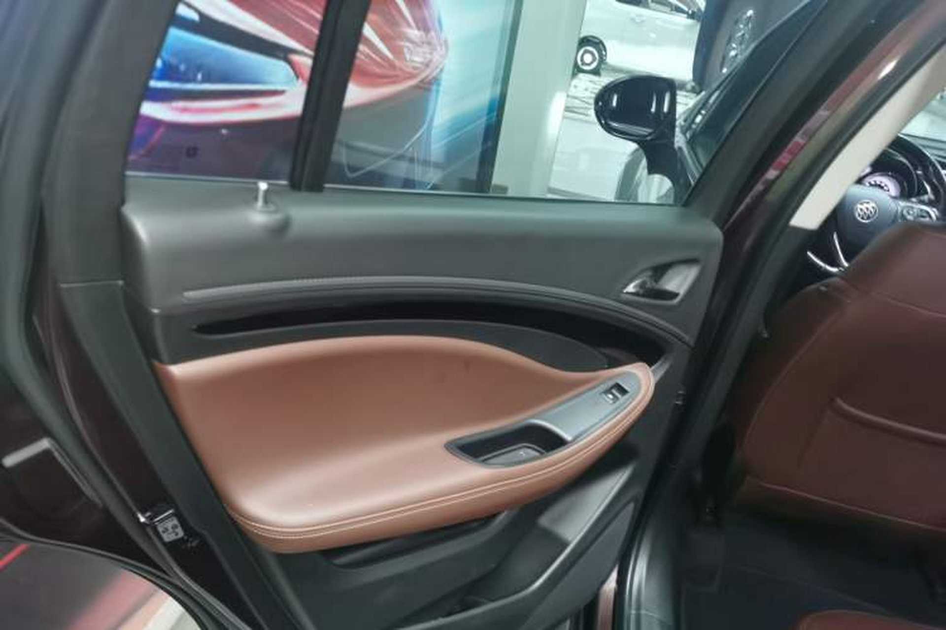 Used Buick Envision 2019 28T 4x4 Elite Version China V Standard Left Rear Door Interior