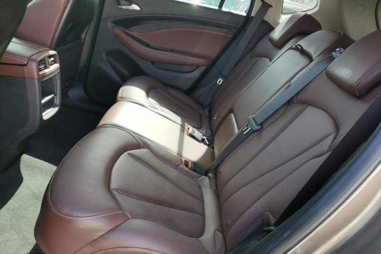 Used Buick Envision 2019 28T 4x4 Luxury Model China VI Standard Left Rear Seat